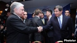 Edward Nalbandian və Ahmet Davutoglu, 12 dekabr 2013.