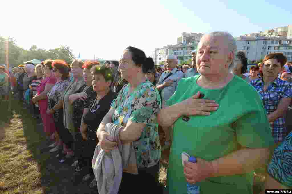 Торжественная часть по традиции началась с гимна крымских татар &laquo;Ант эткенмен&raquo;.&nbsp;