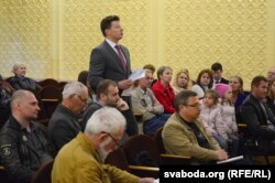 Грамадзкасьць на сходзе. Выступае Дзьмітры Яўстратаў