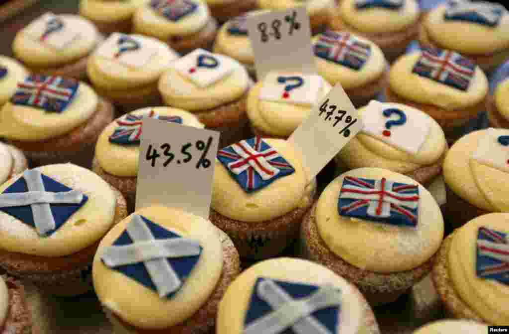 Cupcakes&nbsp;are&nbsp;displayed in the window&nbsp;of Cuckoo&#39;s bakery in Edinburgh, Scotland, ahead of a landmark independence referendum. (Reuters/Russell Cheyne) 