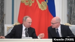 Владимир Путин и Сергей Кириенко, архивное фото 