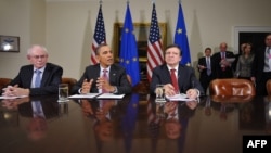 U.S. President Barack Obama (center) speaks following a summit with European Council President Herman Van Rompuy (left) and European Commission President José Manuel Barroso (right). 