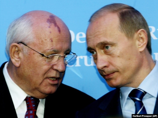 Михаил Горбачев с Владимиром Путиным, 2004 год
