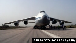 Një aeroplan rus për të cilin është thënë se ka dërguar ndihmë humantiare në Siri