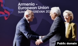 ნიკოლ ფაშინიანი, ანტონიუ კოშტა და ურზულა ფონ დერ ლაიენი. 2026 წლის 5 მისი, ერევაანი