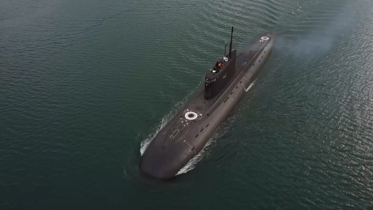 Росія передислокувала підводні човни з Севастополя до Новоросійська – британська розвідка