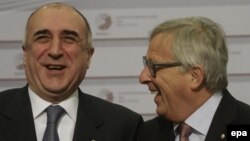 Министр иностранных дел Азербайджана Эльмар Мамедъяров (слева) и председатель Еврокомиссии Жан-Клод Юнкер на саммите в Риге, 22 мая 2015 года.