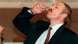 "12 жыл ғана президент боламын". Лукашенко билікке келген жылдары қандай еді?