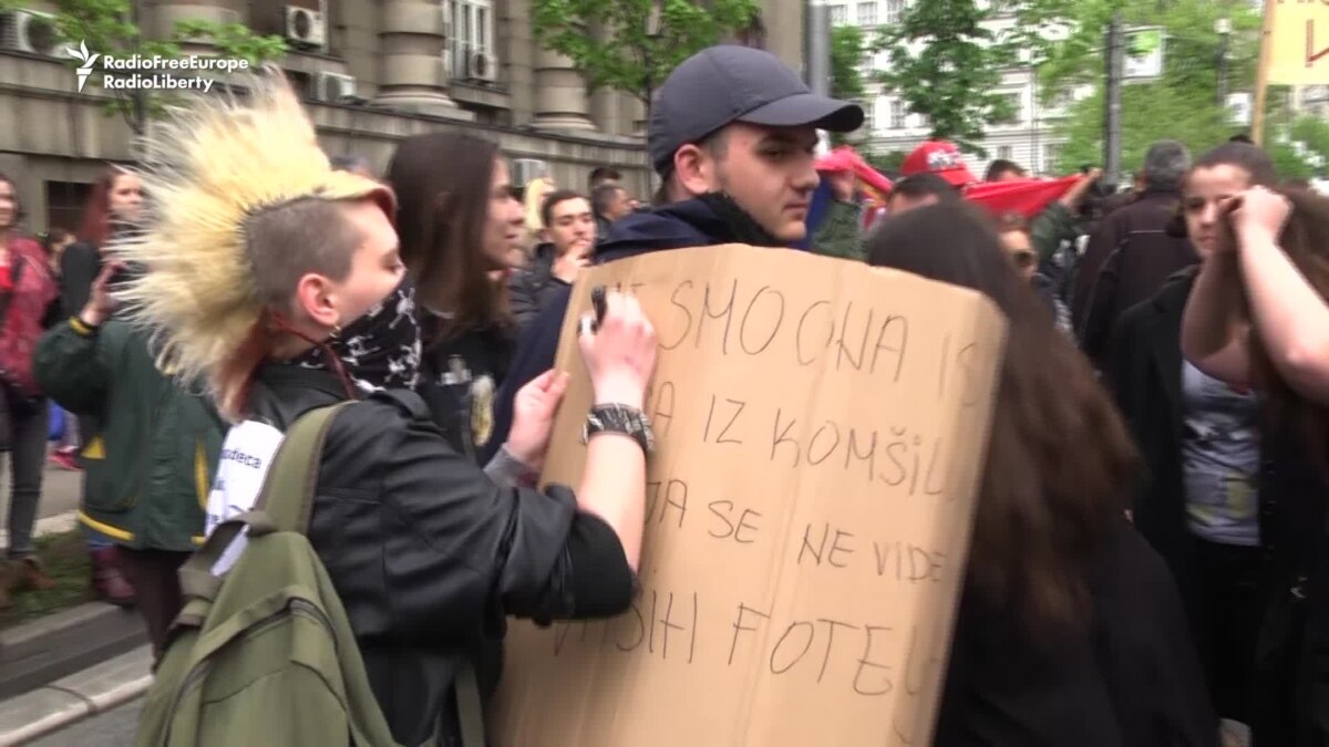 Thousands Protest In Belgrade Against Vucic For Sixth Day