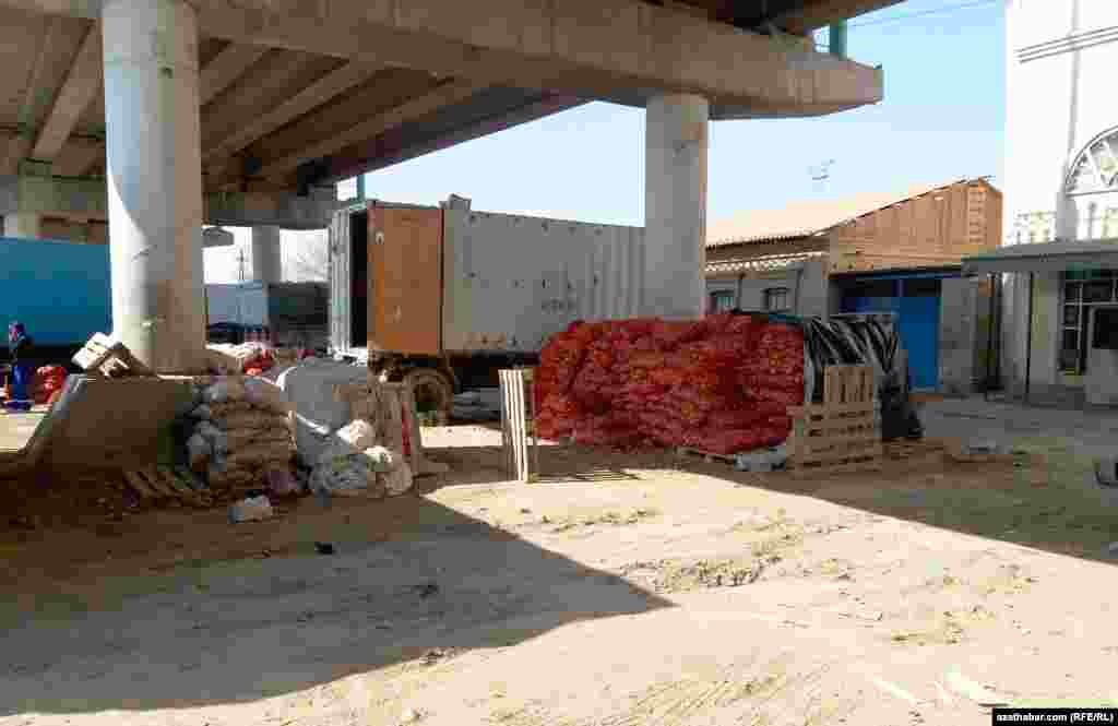 Söwdagärleriň soganlary.