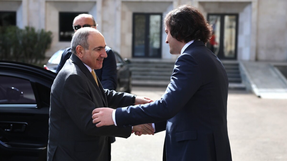 საქართველო-სომხეთის მატჩის წინ ფაშინიანი თბილისში ჩამოვიდა