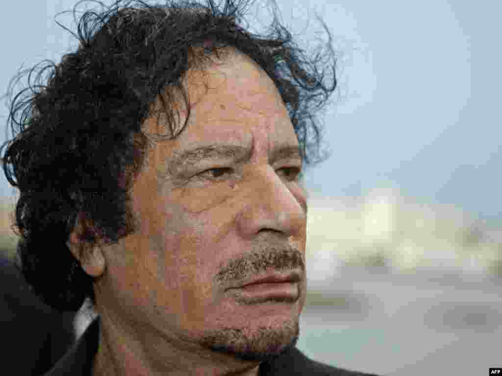 Лібійскі лідэр Кадафі наведвае Асамблею ААН у Ню-Ёрку - NITED NATIONS, UNITED NATIONS : Libyan leader Moamer Kadhafi visits the United Nations during the 64th UN General Assembly on September 22, 2009 in New York. The 64th annual session of the UN General Assembly was formally opened by its new president