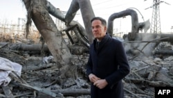 Генеральний секретар НАТО Марк Рютте під час візиту на ТЕЦ, пошкоджену російськими ударами, Київ, 3 лютого 2026 року