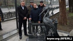 Открытие памятника цапле Симе на набережной Салгира в Симферополе