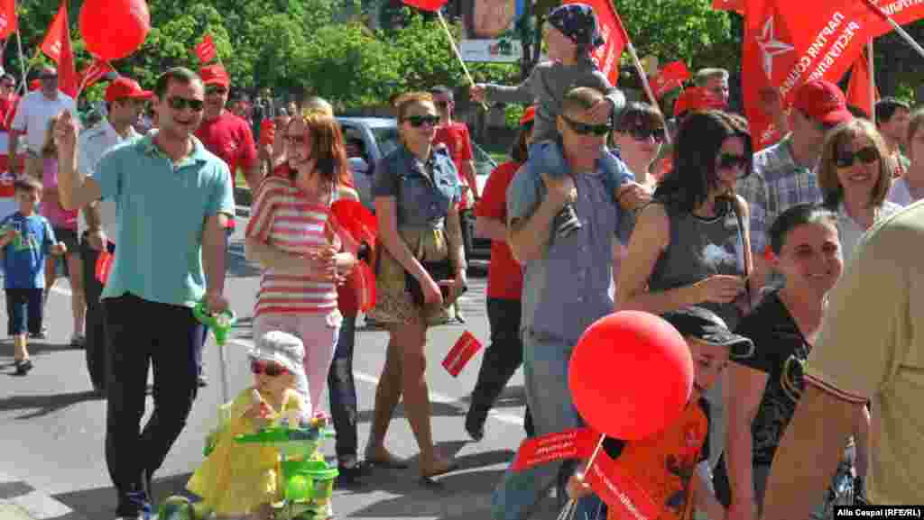 Moldova, Socialist Party 1st of may march in Chisinau