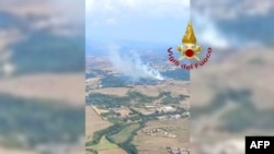 Дым после взрыва на заводе в Коллеферро