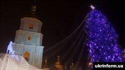 Новорічна ілюмінація в Києві на Софійській площі