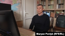 Юрій Рибак оцифровує записи з касет