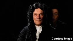 Эдгар Зельге в роли Лейбница