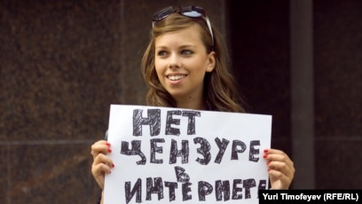 Спортшы мен тележүргізушінің суреттері Жыныс және өте кішкентай кеуделер