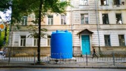 Бочка для питьевой воды на симферопольской улице, сентябрь 2020 года