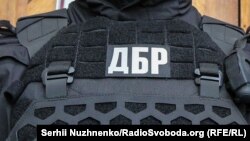 За даними слідства, підозрюваний побив свого підлеглого старшого лейтенанта, тому що йому «не подобалося», як той виконує свої обов’язки