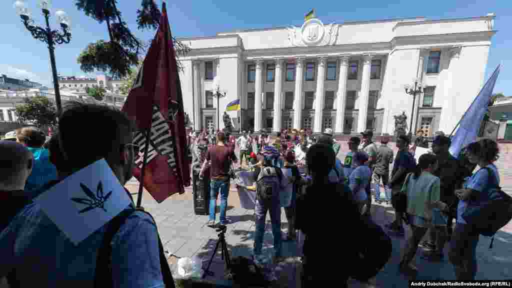 В акції взяли участь близько півсотні людей