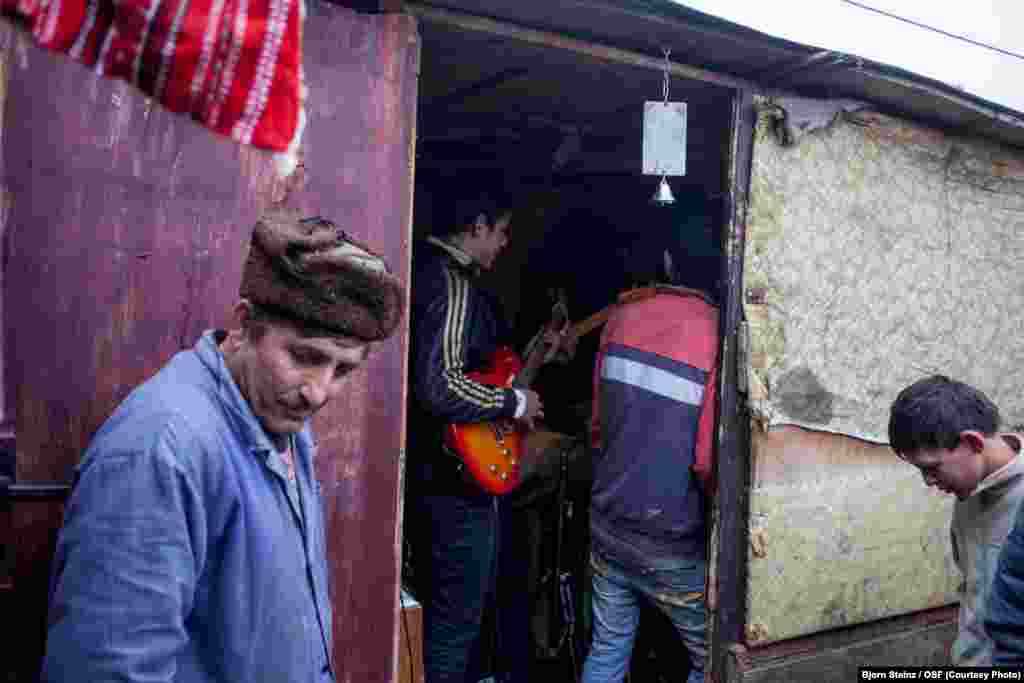 A band rehearses.