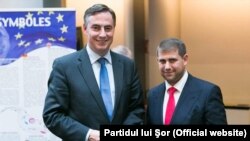 Ilan Shor cu deputatul David McAllister la una din pretinsele întîlniri oficiale de la Strasbourg 