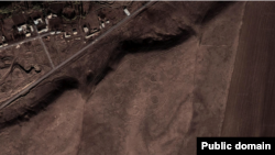 Загадочный объект на спутниковой карте окрестностей села Шарбулак в Южно-Казахстанской области.