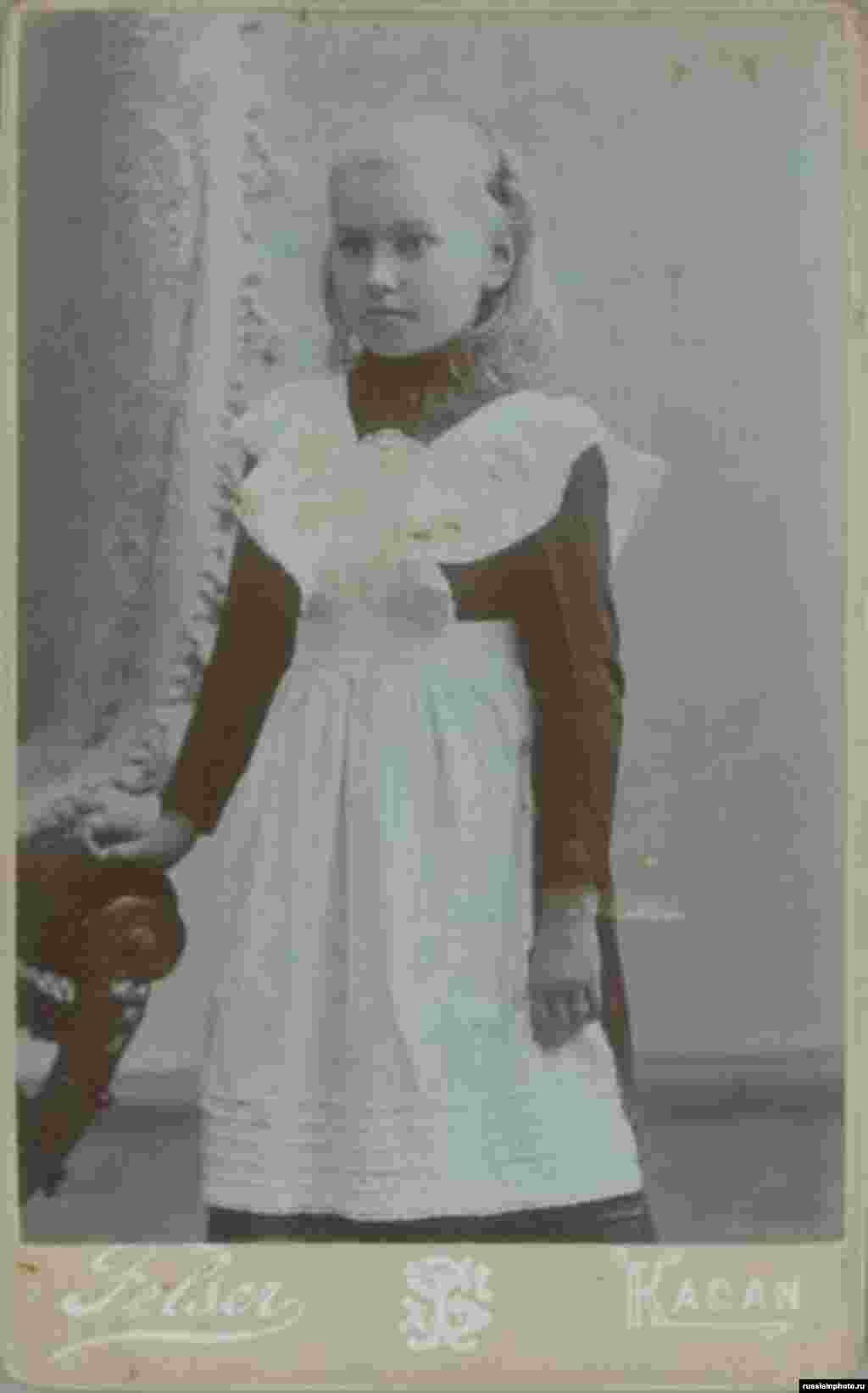 Қыз баланың портреті. Қазан қаласы, 1900 жыл.