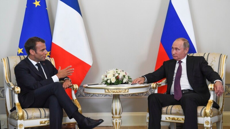 Путин се состана со Макрон