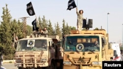 Бойовики «Ісламської держави в Іраку і Великій Сирії» на території сирійської провінції Рака, 30 червня 2014