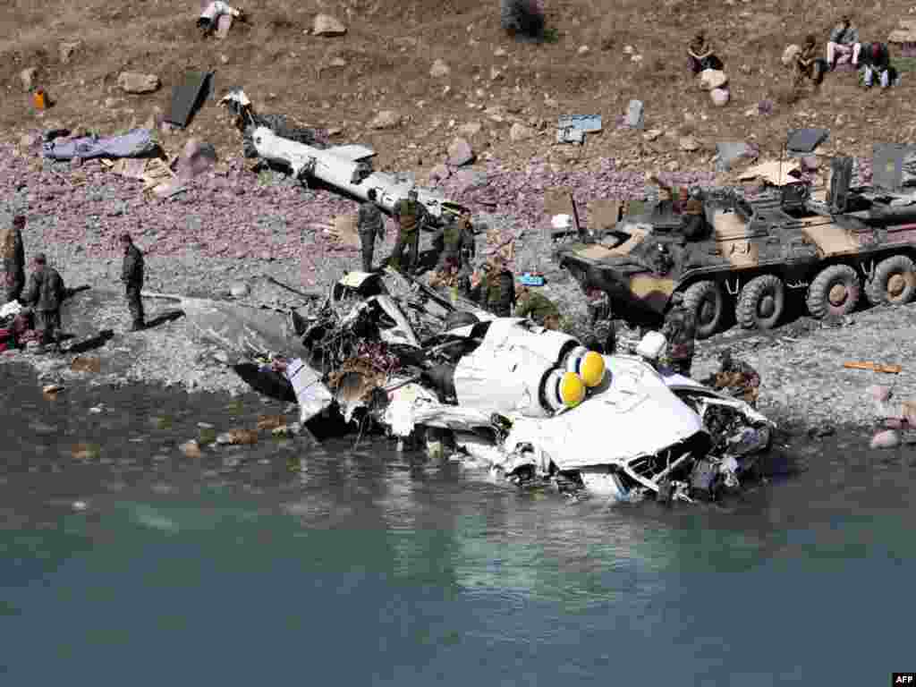 Дар пайи ҳамлаи гурӯҳи номаълум ба нерӯҳои вазорати умури дохилии Тоҷикистон дар дараи Камароб чархболи Горди миллӣ 6 октябр суқут кард. Бар асари суқути чархбол 28 нафар, аз ҷумла 7 афсари Горди миллӣ ва 13 узви “Алфа” ва инчунин халабонони он кушта шуданд, 7уми октябр. 