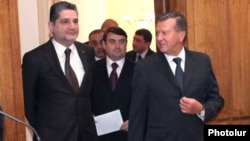 Armenia - Prime Minister Tigran Sarkisian (L) meets with Russia's Deputy Prime Minister Viktor Zubkov (R) and Transport Minister Igor Levitin (C) in Yerevan, 07Feb2012.