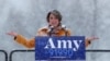 Senatorica Amy Klobuchar nakon proglašavanja kandidature za demokratsku predsjedničku nominaciju, veljača 2019.