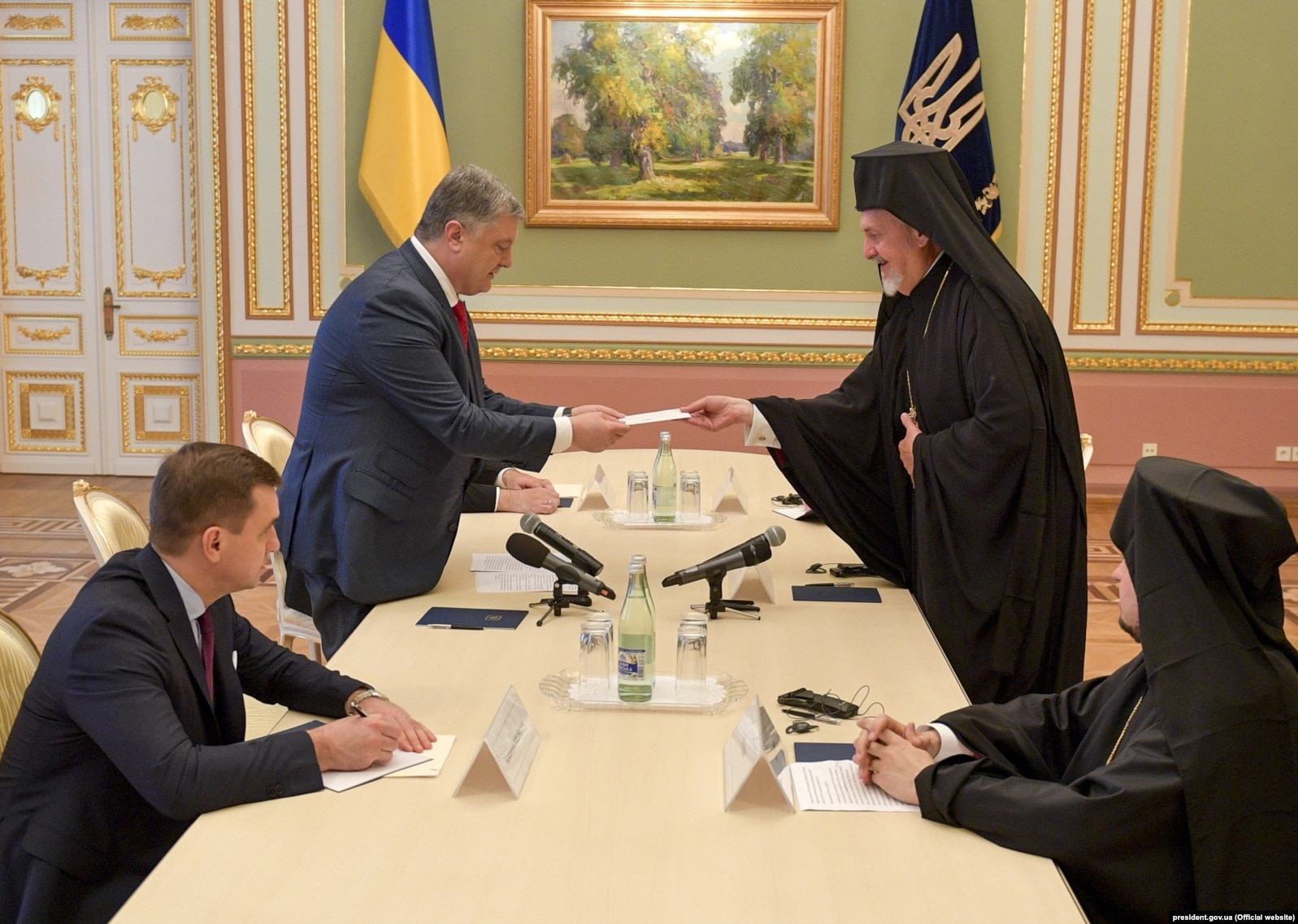 Томос для України і розбите корито патріарха РПЦ Кирила Томос для України і розбите корито патріарха РПЦ Кирила