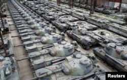 Танки Leopard 1 в ангаре в бельгийском городе Турне