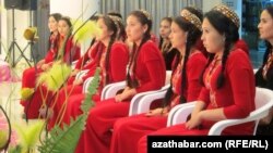 Студентки, Туркменистан 