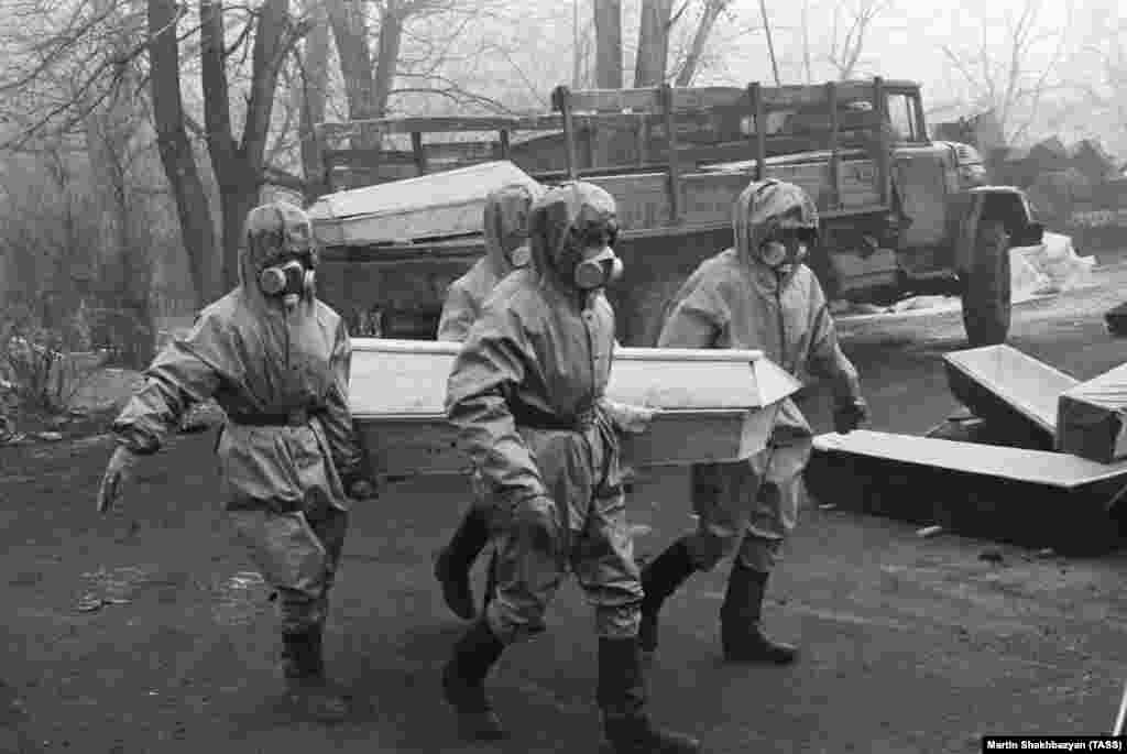 Workers transporting a coffin. Unlike previous carefully censored disasters in the Soviet Union, the earthquake&#39;s aftermath took place under the glare of a newly unleashed Soviet media, thanks to Gorbachev&#39;s policy of glasnost, or &quot;openness.&quot;