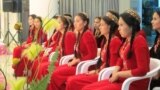 Türkmen gyzlary Aşgabatda geçirilýän resmi çäreleriň birine gatnaşdyrylýar.