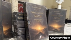 Биографическая книги «Человек, проснувшийся рано» о жизни и деятельности узбекского поэта и основателя оппозиционной партии «Эрк» Мухаммада Салиха