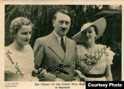 Carte poștală cu Verena Wagner și Adolf Hitler