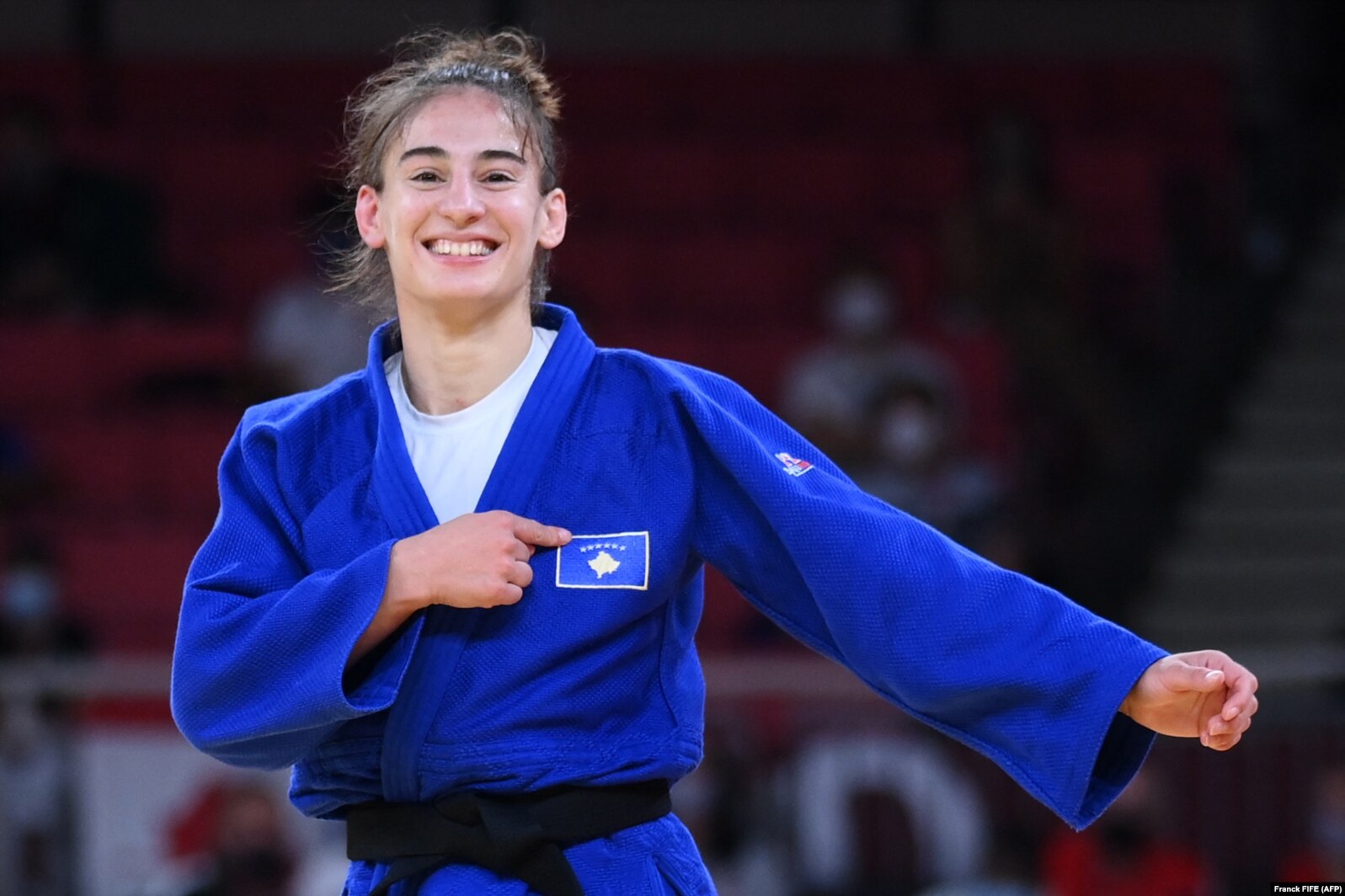 Nora Gjakova pas fitores së medaljes së artë në Lojërat Olimpike "Tokio 2020".