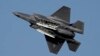 Un avion de vânătoare american F-35 în timpul unui miting aerian. Noiembrie 2023