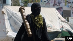Женщина-боец одного из племенных боевых отрядов "южных" йеменских сепаратистов, противостоящих хуситам, с ПЗРК в руках. 26 марта
