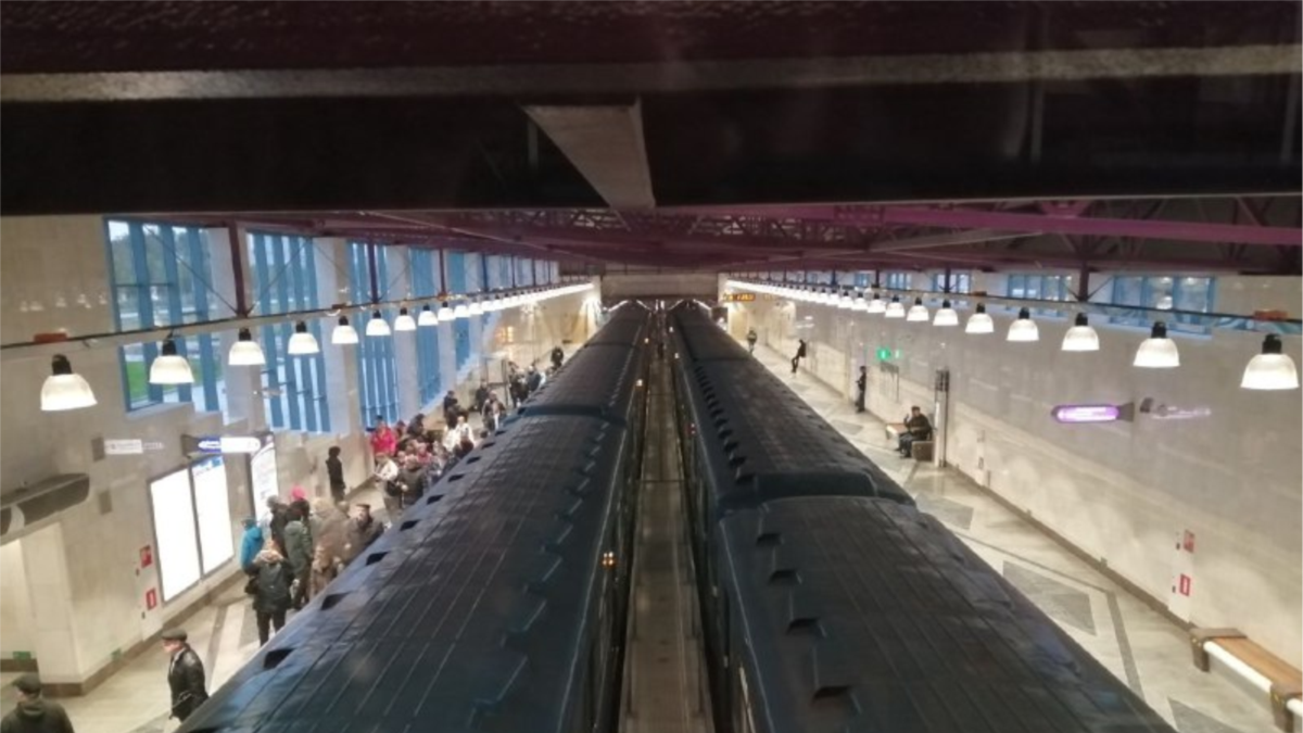 Новую станцию метро в Петербурге залило водой после открытия
