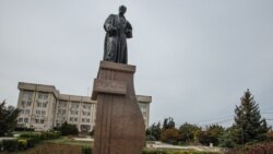 Возложение цветов к памятнику Тарасу Шевченко в 206 годовщину со дня его рождения