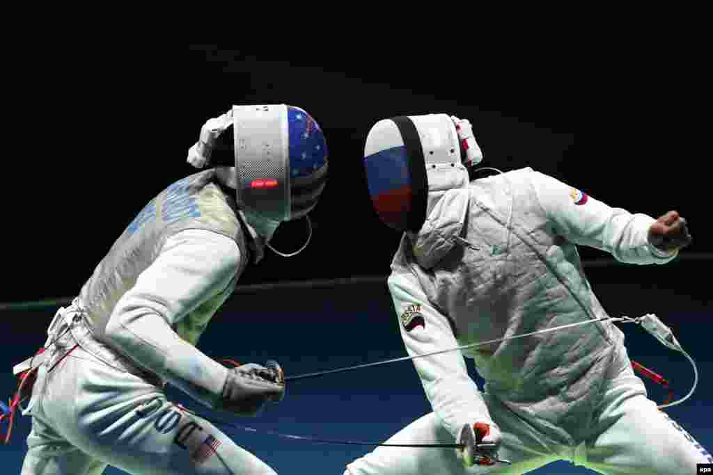 Timur Safin (right) of Russia competes against Gerek Meinhardt of the United States during the men&#39;s team foil semifinals.&nbsp;Russia won the men&#39;s team foil event on August 12 for its sixth fencing medal of the Rio Olympics.