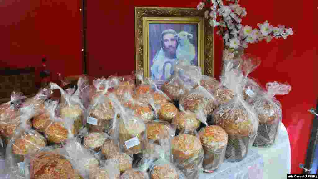 &Icirc;n ajun, la Chişinău, &icirc;n scuarul Catedralei s-a deschis un iarmaroc pascal